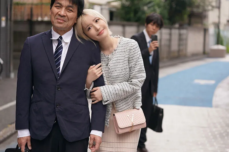 Người vợ sắp cưới thằng bạn thân dùng mỹ nhân kế khi bị tôi phát hiện làm “sugar baby”